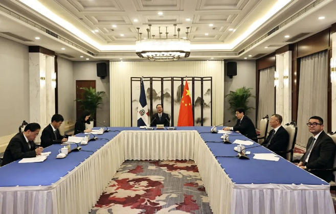 盈峰環(huán)境“助力”多米尼加清運(yùn)垃圾，毛偉明省長出席線上交接儀式